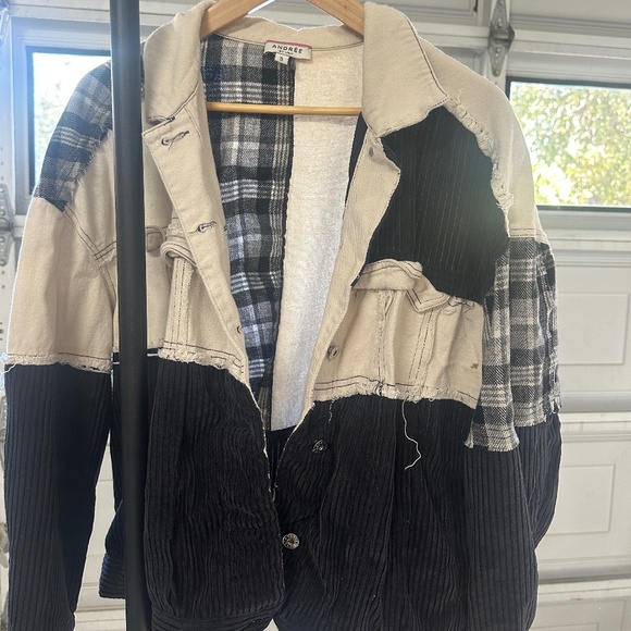 Women's Black/White Shacket - Picture 1 of 3